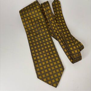 Bergamo New York Silk Tie Gold Yellow Geometric Pattern Handmade 4” Wide Jacquar